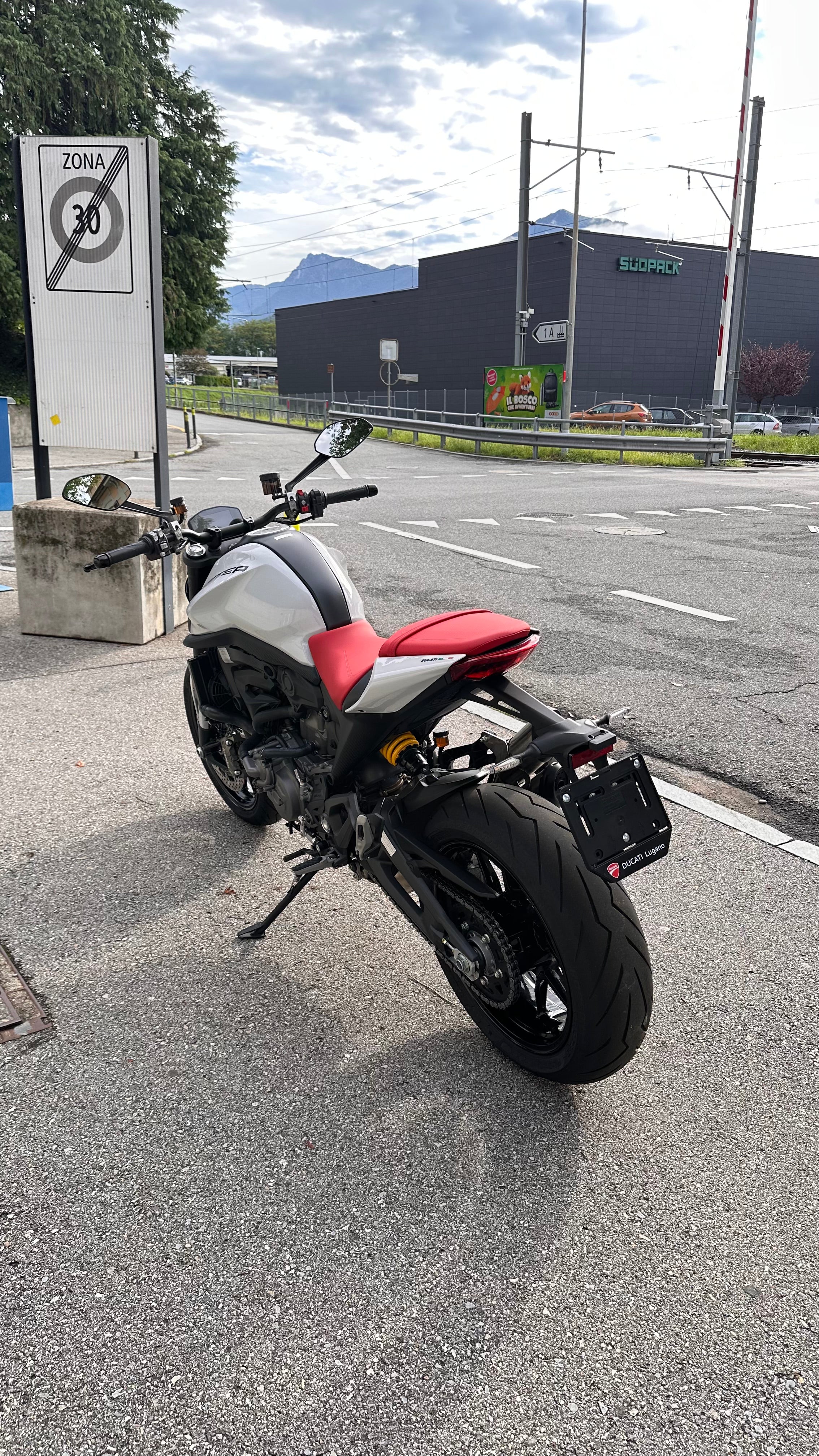 Ducati Monster 937