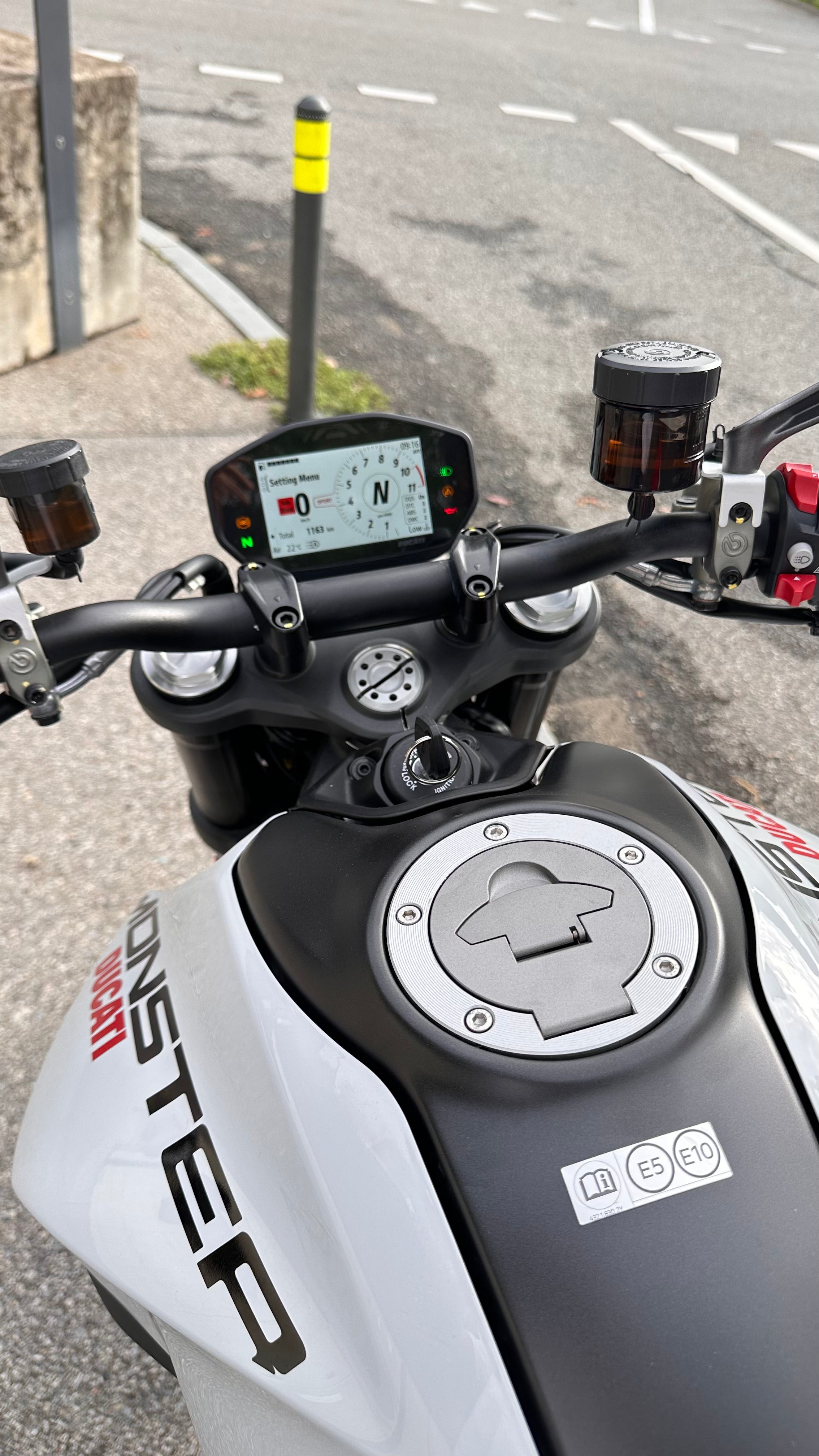 Ducati Monster 937