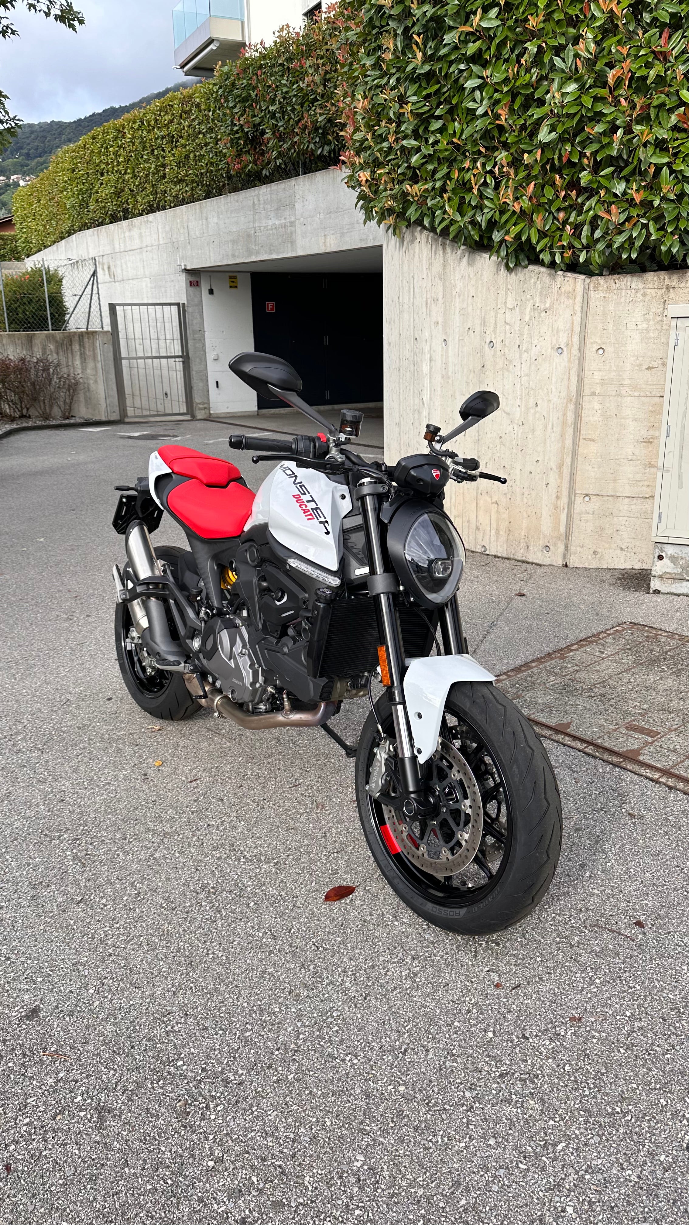 Ducati Monster 937